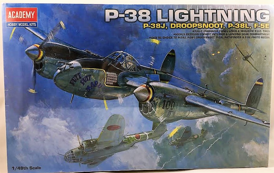 P-38 LIGHTNING  (academy)